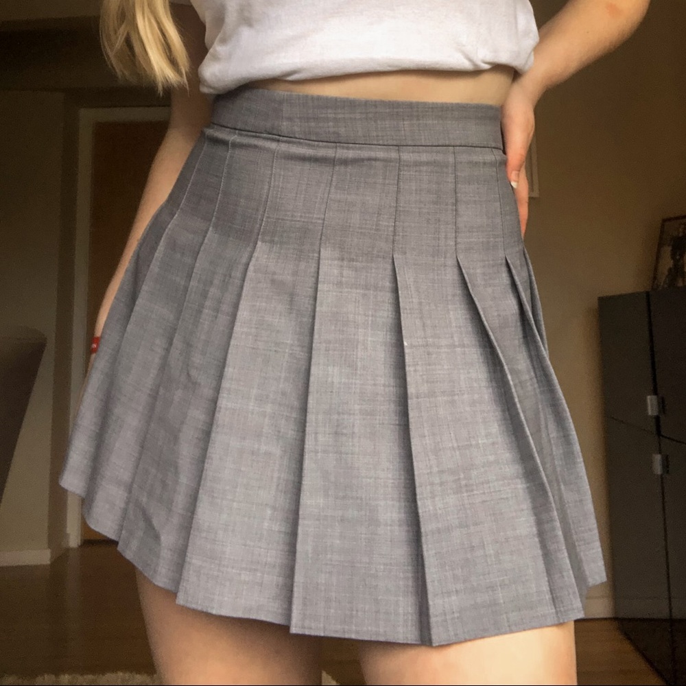 Grey Aritzia pleated skirt